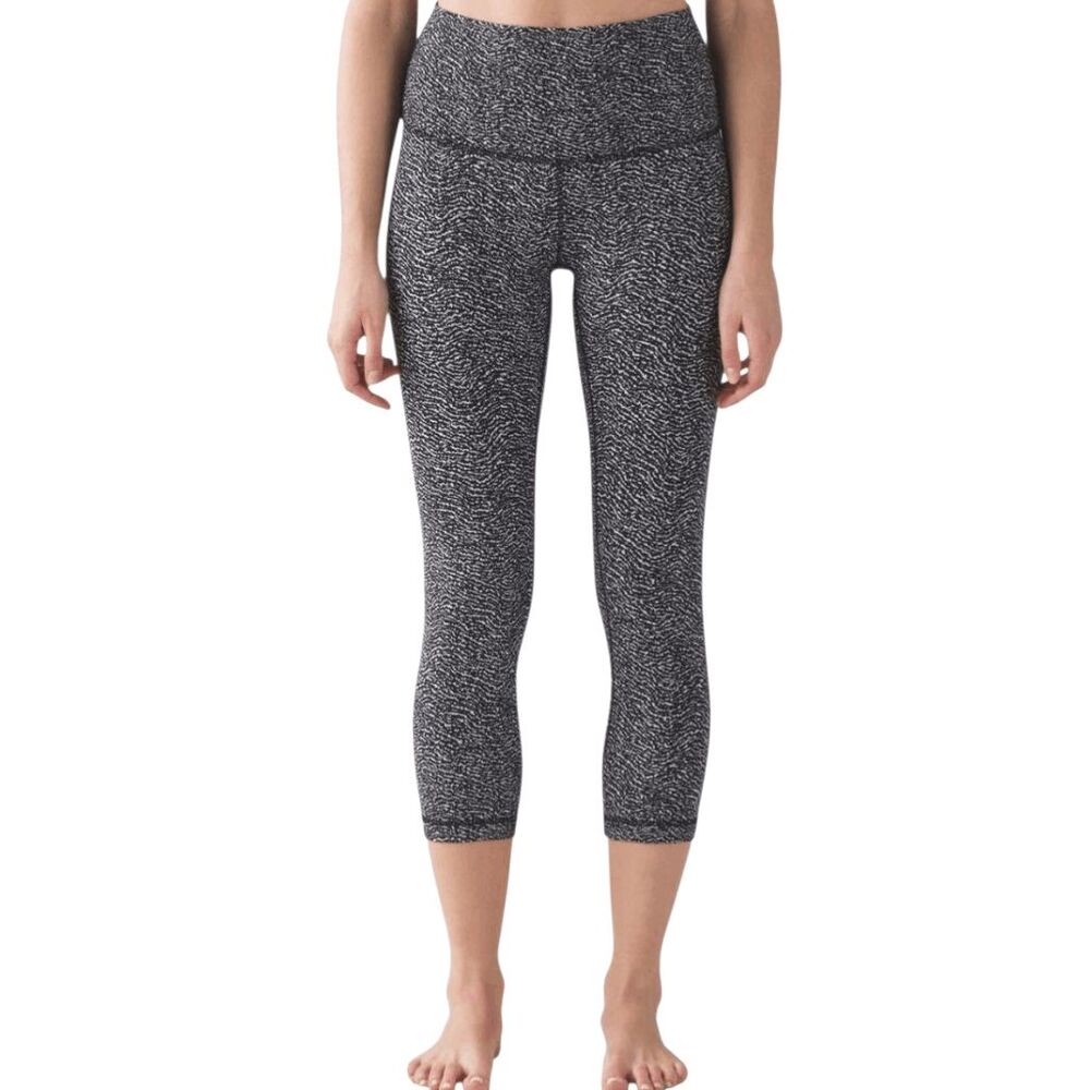 LULULEMON ATHLETICA Wunder Under Crop Size 8